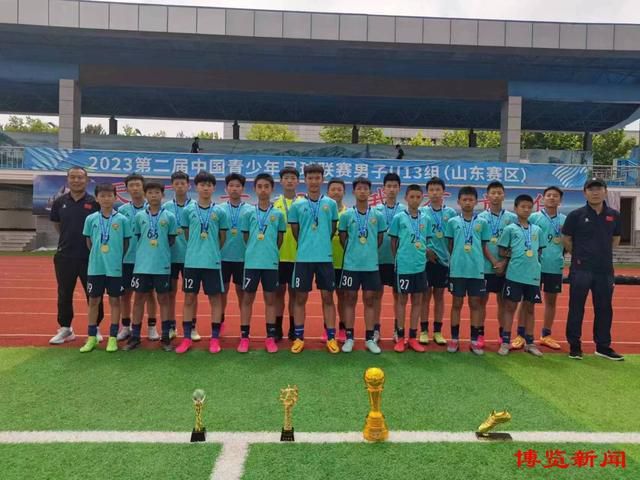 专门报道曼联动态的媒体The United Stand晒出一张关于曼联的训练照。